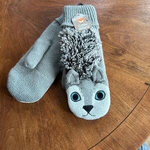 NWT “critter mittens” fits medium to large kids